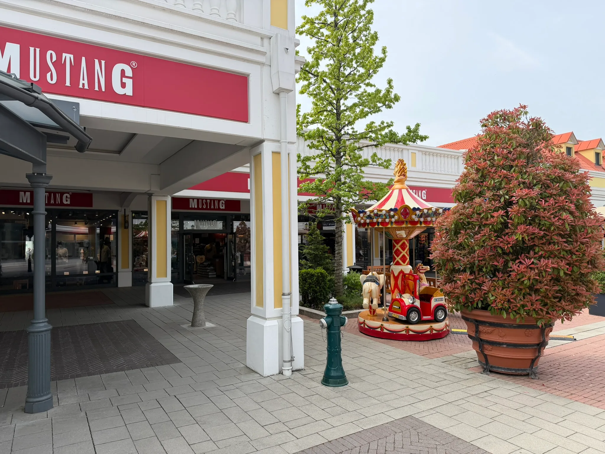 Shopping walk inside Designer Outlet Parndorf.